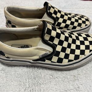 Vans. In size 7 .